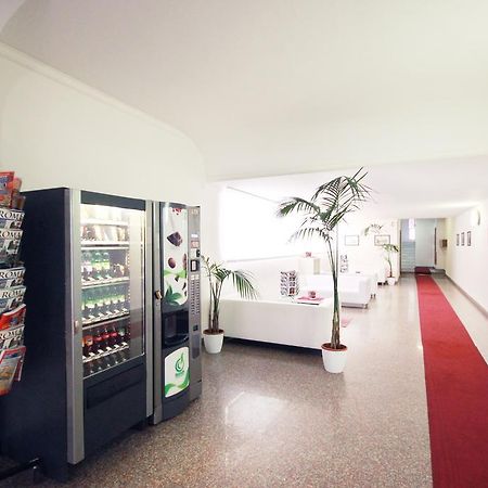 Guesthouse Holiday And Рим Екстер'єр фото